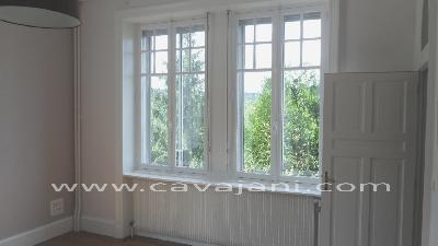 La peinture des fenêtres doit être appliquée avec beaucoup de soin. Pour un meilleur résultat de finition, les joints de toutes les vitres seront repris avant la phase peinture.  - PEINTURE TAPISSERIE ENDUIT BICOLORE TRICOLORE PARQUETS