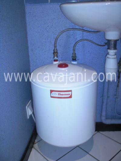 S'intégrant parfaitement dans les plus petits espaces, ce chauffe eau Thermor de 15 litres vous assurera une solution pour l'eau chaude sanitaire.
 - PLOMBERIE CHAUFFE-EAU BAIGNOIRE ROBINETTERIE